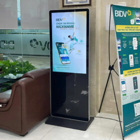 Màn hình chân đứng standee 43 inch Lux Vision