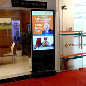 Màn hình quảng cáo chân đứng 55 inch