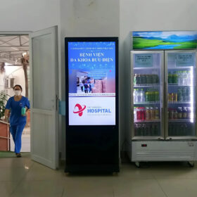Màn hình quảng cáo chân đứng 55 inch