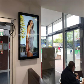 Màn hình quảng cáo treo tường 55 inch